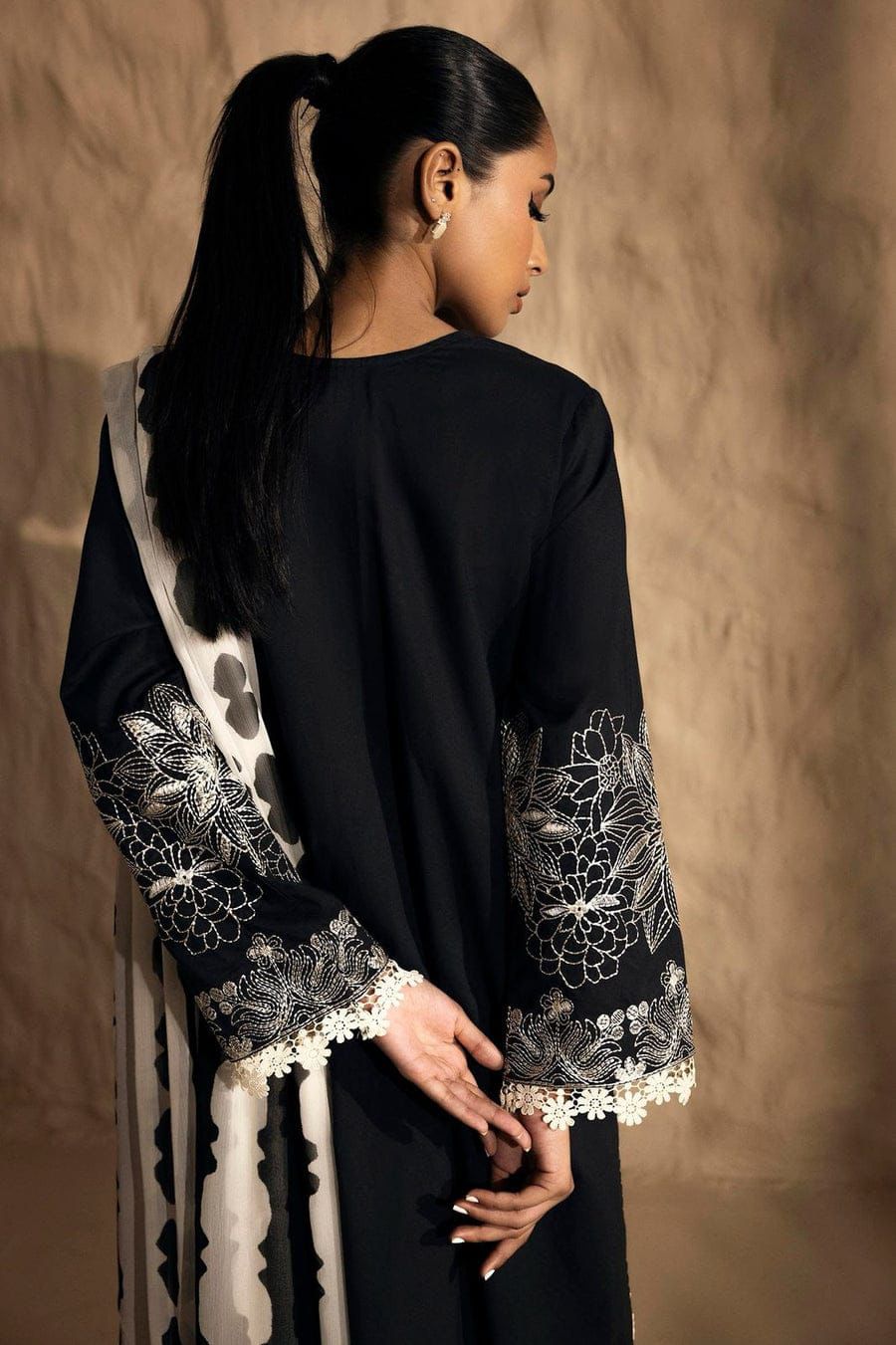 SANA SAFINAZ 3PC EMBROIDERY LWAN (N.F)