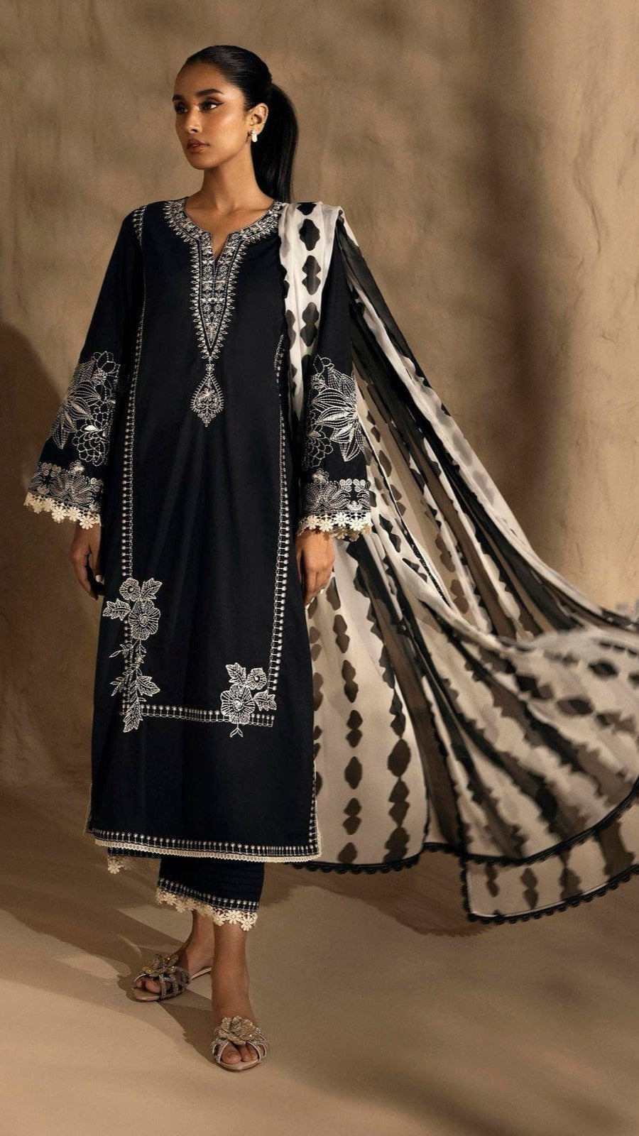 SANA SAFINAZ 3PC EMBROIDERY LWAN (N.F)